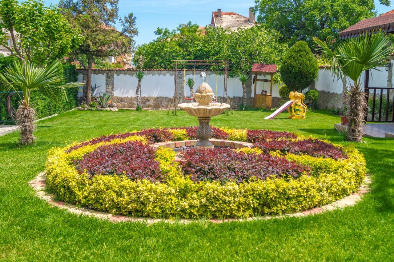 Chrystal Guest House Обзор Экстерьер фото