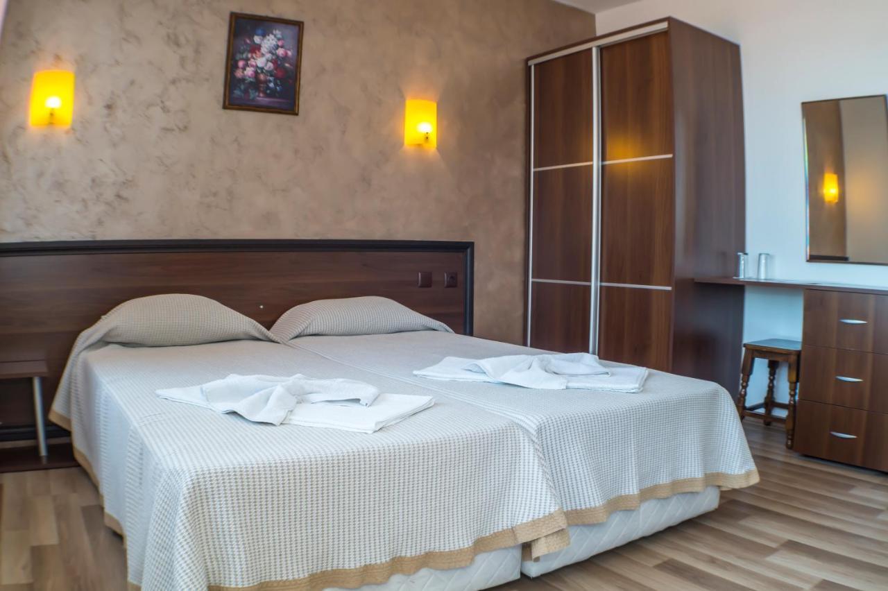 Chrystal Guest House Обзор Экстерьер фото