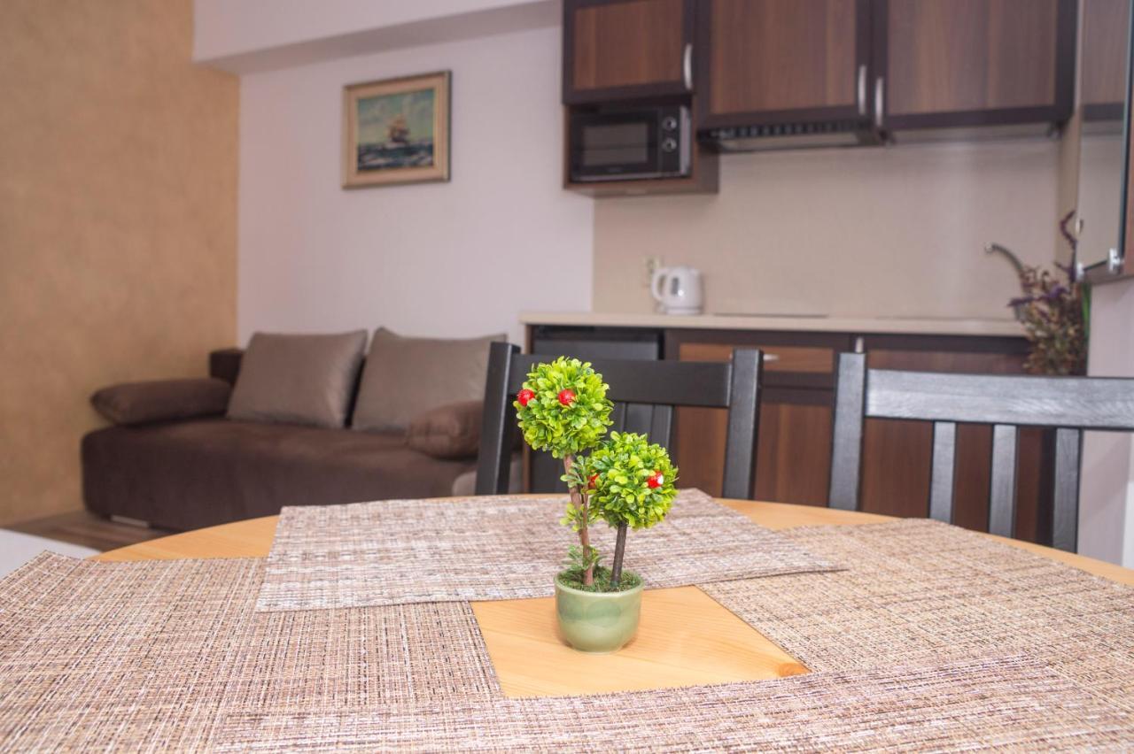 Chrystal Guest House Обзор Экстерьер фото