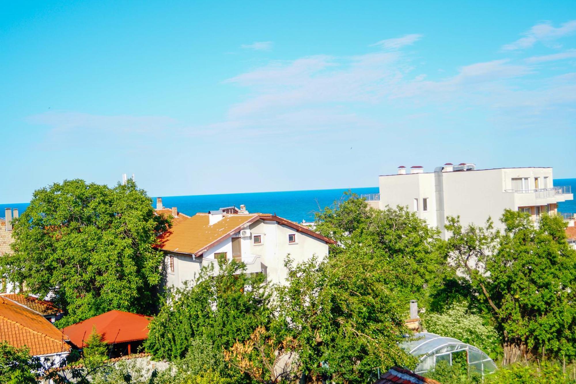 Chrystal Guest House Обзор Экстерьер фото