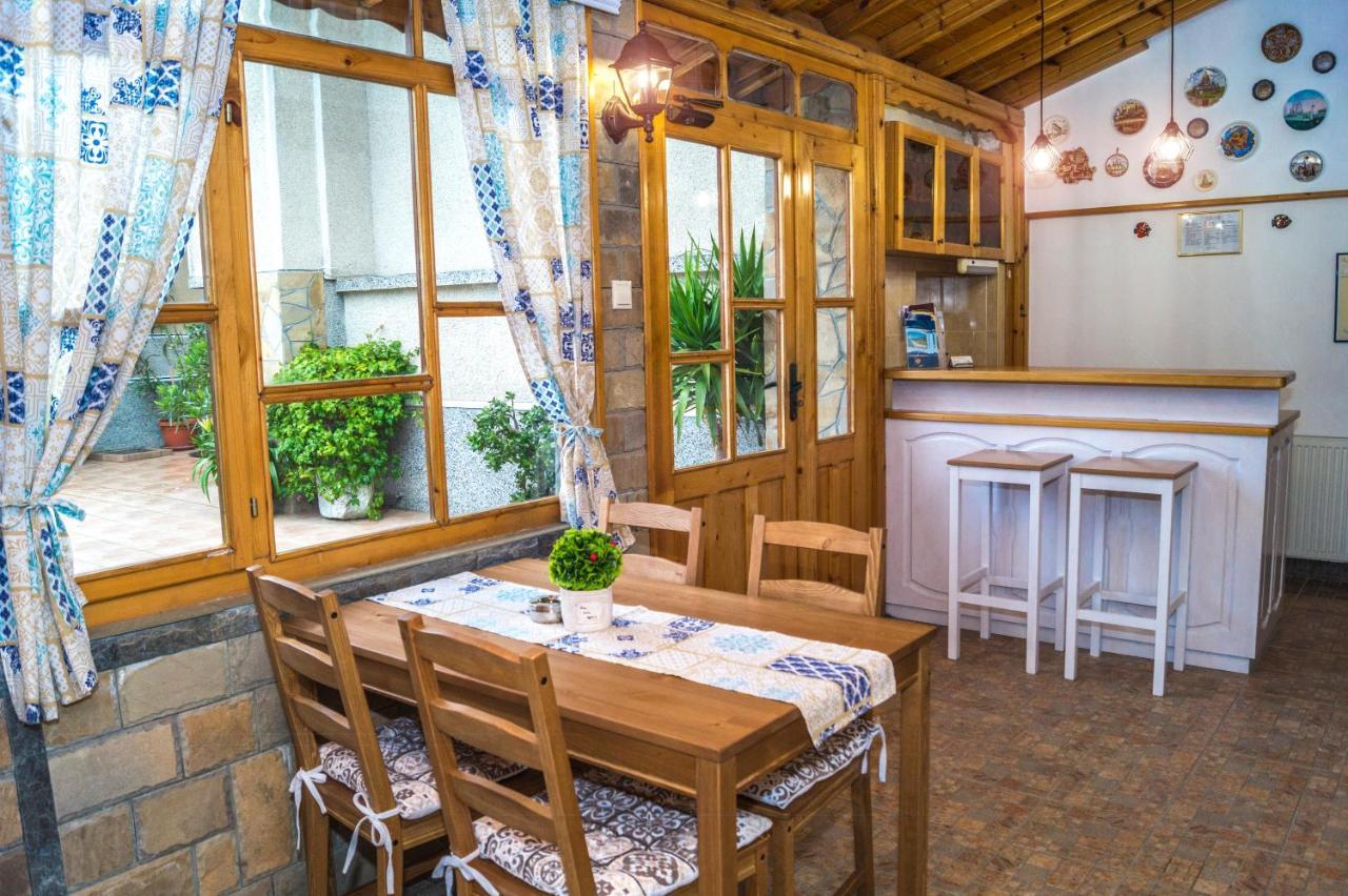 Chrystal Guest House Обзор Экстерьер фото